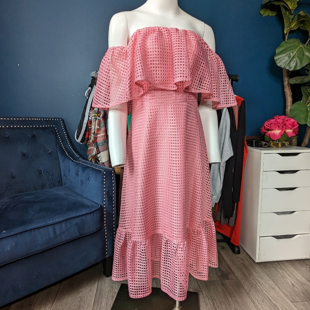 ✨️$14 FLASH SALE✨️New York & Company Pink Off Shoulder Ruffle Perforated Dress S